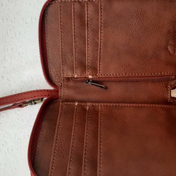 Clarks wristlet - Picture 5 of 6